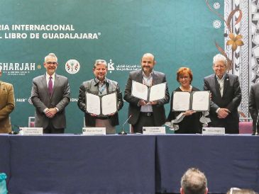 Momento de la firma entre autoridades del Museo de Ciencias Ambientales, el Museo del Mañana y el Museo Interactivo de Economía. CORTESÍA