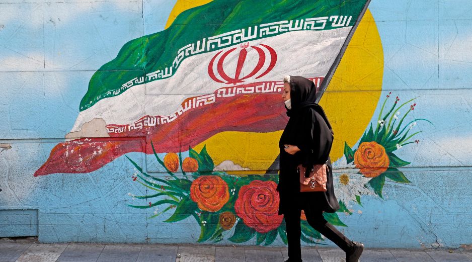 El uso del velo se volvió obligatorio en Irán en 1983, cuatro años después de que la Revolución islámica de 1979 derrocara a la monarquía del sha, apoyada por Estados Unidos. AFP / ARCHIVO