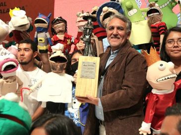 Trino fue ovacionado por un Auditorio Juan Rulfo a tope mientras títeres de sus personajes más populares llenaron de color la ceremonia. EL INFORMADOR/A. Camacho