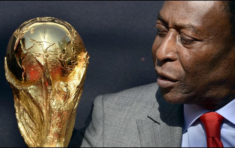 Pelé mantiene al mundo unido por su salud. AFP/F. FIFE