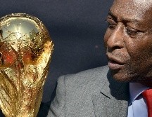 Pelé mantiene al mundo unido por su salud. AFP/F. FIFE