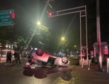 A decir de testigos, el automóvil —un Audi en color plata— era conducido a exceso de velocidad y con movimientos erráticos. EL INFORMADOR