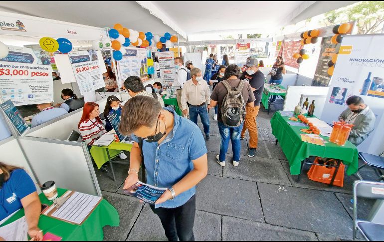 Empresas compiten por contratar a los mejores trabajadores. EL INFORMADOR/ Archivo