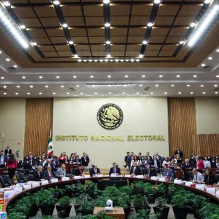 INE viola la Constitución y la libertad de expresión, dice López Obrador
