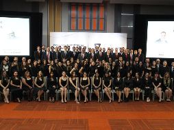 El ambiente estuvo cobijado por los principios de una cultura financiera comprometida con el éxito, en donde 700 invitados convivieron y compartieron sus experiencias personales, planes y expectativas. ESPECIAL