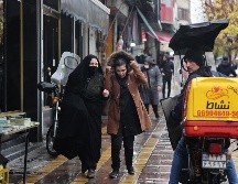 El gobierno de Teherán no confirmó la disolución de la policía moral, lo que genera dudas. EFE