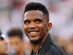 Eto'o pateó al youtuber argelino Saduni SM, que también perdió el equipo con que grababa. AP/Archivo