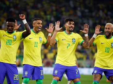 "La gente dice que es su cultura, pero yo creo que es faltarle al respeto al rival", dijo Roy Keane sobre los brasileños, que celebran sus goles a través del baile. EFE / A. Estevez
