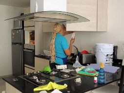 El aguinaldo no solo beneficia a empleados de empresas, también las empleadas del hogar deben tener una remuneración económica de acuerdo a sus percepciones, según señala la ley. EL INFORMADOR / ARCHIVO