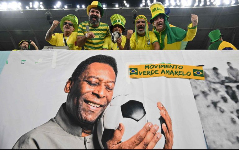 Dos hijas de Pelé desmintieron el domingo que la salud del ex astro esté en riesgo y se mostraron confiadas en que regresará a casa cuando se mejore del cuadro respiratorio. AFP / N. Almeida