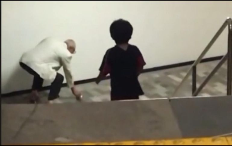 El hombre fue detenido junto al niño por personal de la estación. ESPECIAL