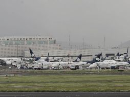 El pasajero recibió atención médica por parte de elementos de emergencia del aeropuerto, quienes confirmaron el deceso. SUN/ARCHIVO