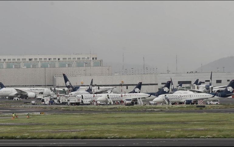 El pasajero recibió atención médica por parte de elementos de emergencia del aeropuerto, quienes confirmaron el deceso. SUN/ARCHIVO