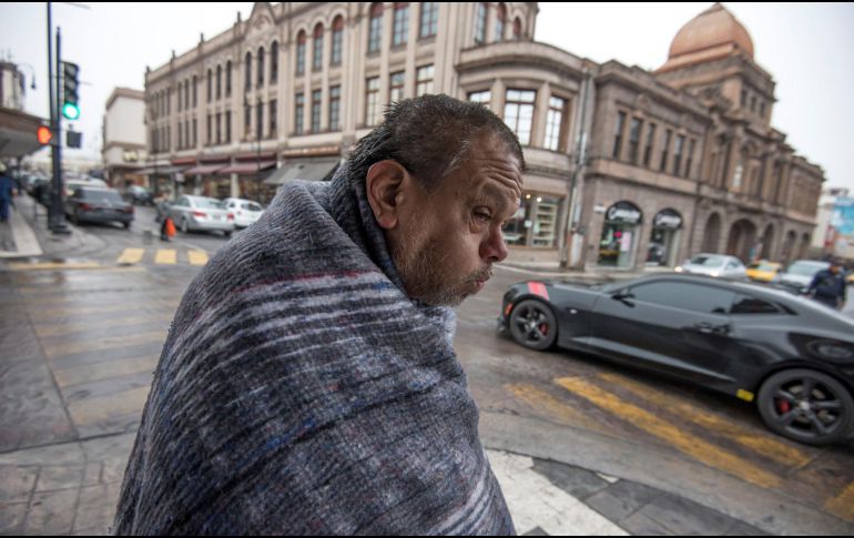 La exhortación de las autoridades de salud para vacunarse contra el COVID-19 y la influenza sigue. Consultar a un médico si existen dudas acerca de la aplicación del biológico es fundamental. EFE / ARCHIVO