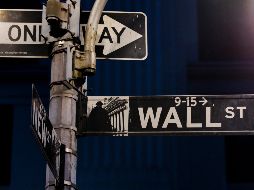 Entre los treinta componentes del Dow Jones, destacaron los descensos de Salesforce, Apple y Boeing. EFE/J. Lane