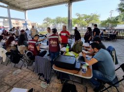 En estos primeros dos días han entregado un total de 800 tarjetas del Banco del Bienestar para que los adultos mayores de 65 años reciban su apoyo bimestral. EL INFORMADOR/E. GÓMEZ