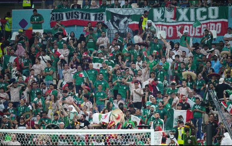 Algunos aficionados mexicanos fingieron tener una discapacidad e hicieron uso de sillas de ruedas. IMAGO7