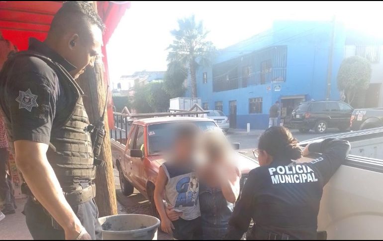 Los uniformados le entregaron el menor a su madre y todo quedó en un susto. ESPECIAL/Policía de Guadalajara