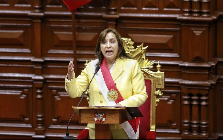 La abogada peruana de 60 años asumió la presidencia de su país tras un intento de golpe de estado fallido encabezado por el expresidente Pedro Castillo. EFE/