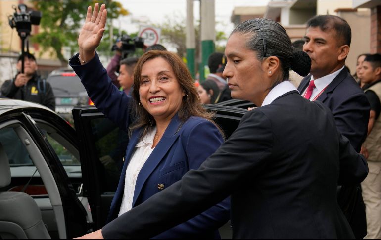 En un contexto en el que Perú ha atravesado fuertes crisis políticas Dina Baluarte, la primera presidenta del Perú, deberá aprender a crear un espacio que proporcione estabilidad al país andino que poco ha visto de eso en los últimos años. AP / M. Mejia