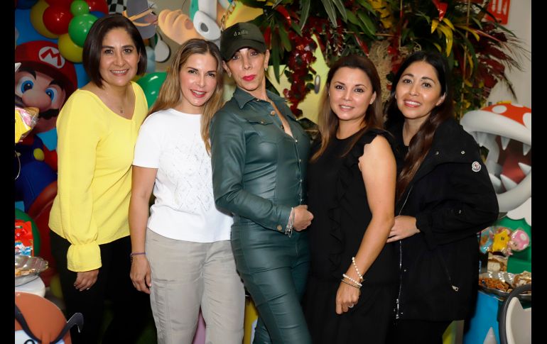 Martha Lara, Indra Rivera, Buby Jiménez, Lizbeth Guerrero y Ale Martínez. GENTE BIEN JALISCO/ Claudio Jimeno