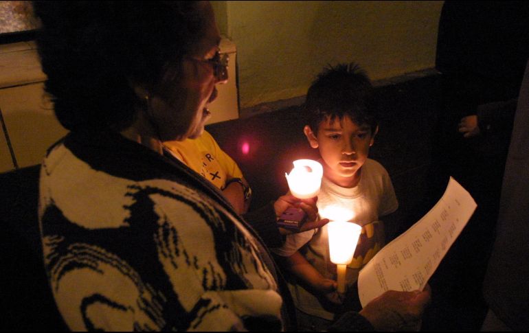 El propósito de las posadas, desde luego, es el acercamiento y convivencia entre familiares y amigos para recordar, en la fraternidad y la oración, el nacimiento de Jesús. EL INFORMADOR / ARCHIVO