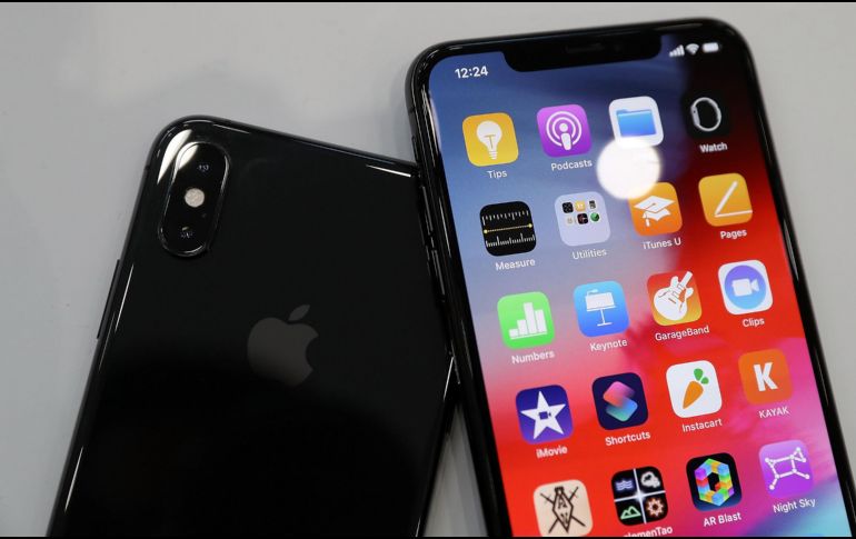 Con la nueva propuesta de Twitter Blue y los escándalos de Apple, es probable que adquirir la versión de paga de la plataforma, se más caro mediante un iPhone. AFP/ARCHIVO