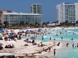 En octubre ingresaron a México cinco millones 712 mil visitantes, de los cuales tres millones 174 mil fueron turistas internacionales. EFE / ARCHIVO