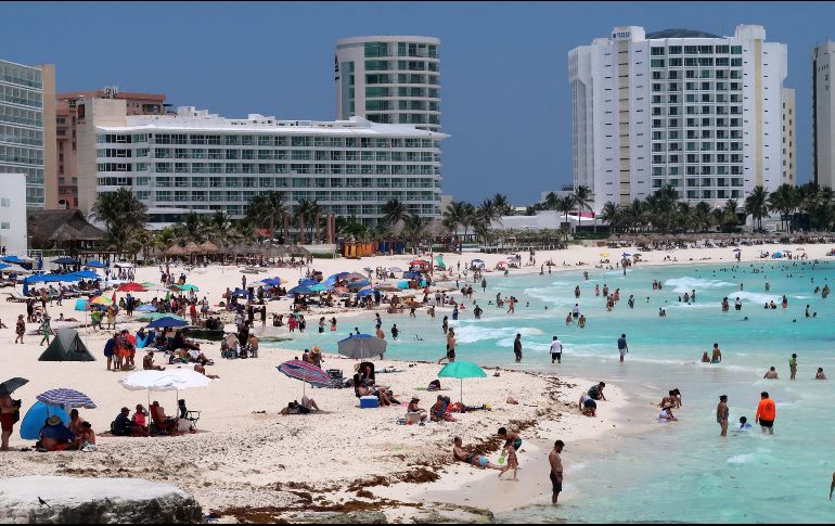 En octubre ingresaron a México cinco millones 712 mil visitantes, de los cuales tres millones 174 mil fueron turistas internacionales. EFE / ARCHIVO