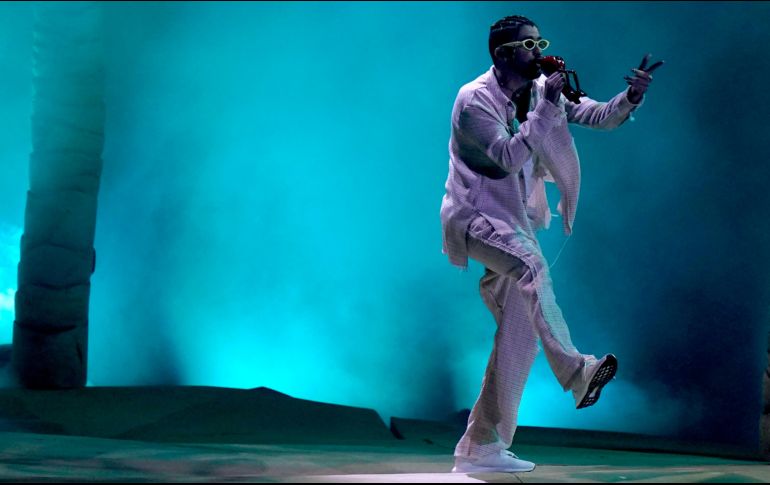 La madre grabó todo el recorrido que realizó hasta llegar a ver al cantante Bad Bunny. AP / L. Sladky