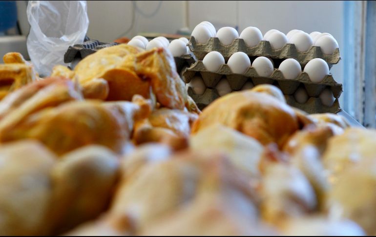 Existen insumos, como el pollo, que continuarán incrementando sus costos conforme se acerca el fin del año 2022. EL INFORMADOR / ARCHIVO