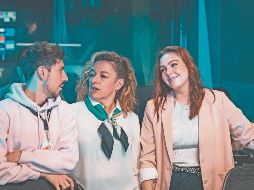 Regina Pavón (tercera a la derecha) estelariza la comedia más divertida de la temporada. CORTESÍA