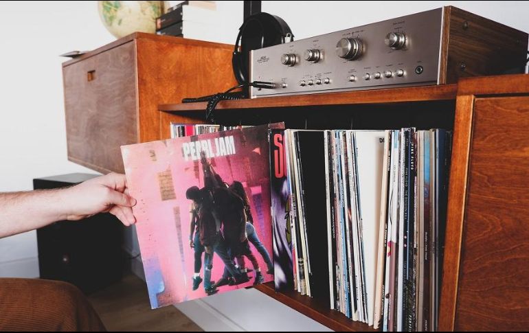 A manera de protesta, Pearl Jam redujo de forma importante sus presentaciones en vivo. ESPECIAL/Foto de Jurian Kersten en Unsplash