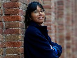 Rocío Quillahuaman explica que el libro le está ayudando a sanar heridas. EFE/A. García