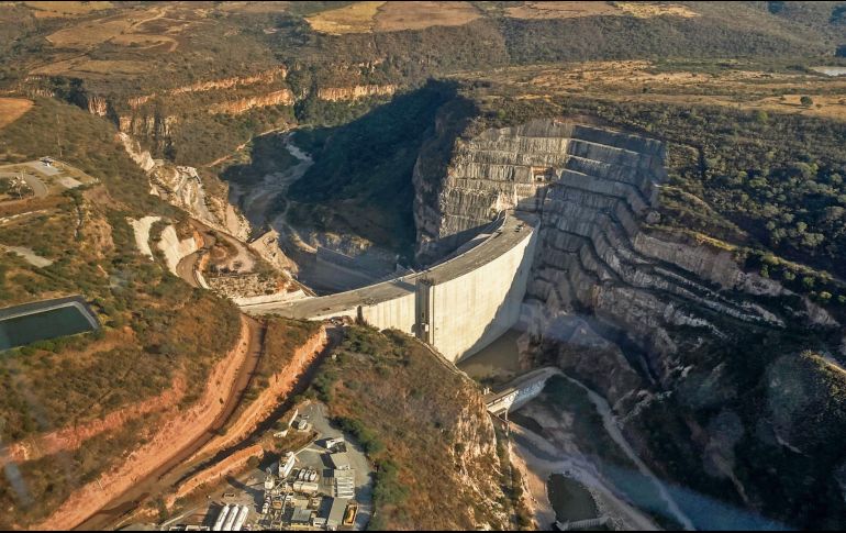 La presa El Zapotillo quedará concluida para finales del próximo año; ayer el Presidente y el gobernador supervisaron los avances. ESPECIAL