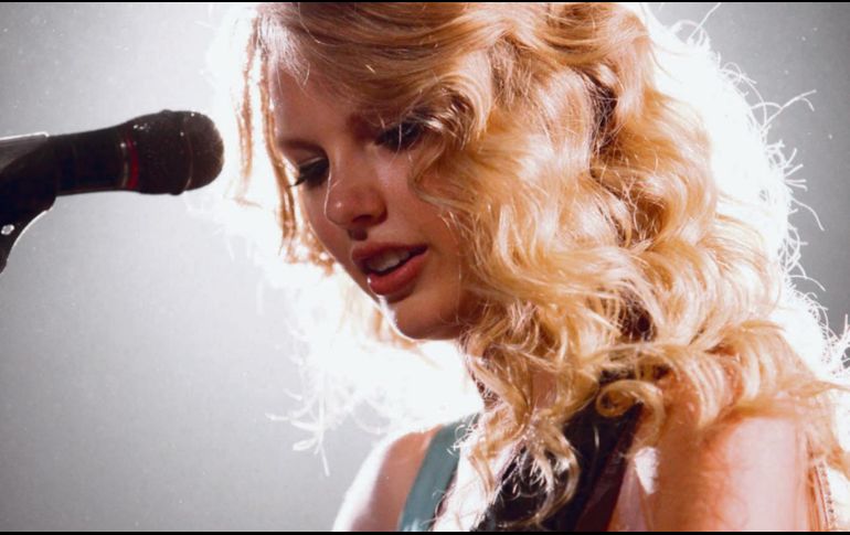 Previo a finalizar el año 2022 la cantante, Taylor Swift, presentó su último lanzamiento musical el álbum Midnights. ESPECIAL