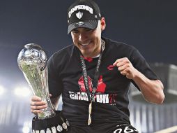 La noche del 12 de diciembre de 2021, Aldo Rocha levantó el trofeo con el que se significaba el fin de una sequía de 70 años sin títulos para el Atlas. IMAGO7