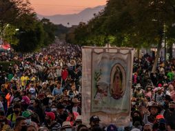 Este lunes 12 de diciembre, miles de peregrinos acuden a la Basílica de la Virgen de Guadalupe para conmemorar la aparición a Juan Diego, ocurrida en 1531. AFP / N. Asfouri