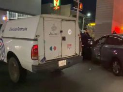 En el sitio quedó en calidad de retenido el conductor del Chevrolet Cavalier, acudió su ajustador de seguros, y será su asesor legal quien deslinde responsabilidades. ESPECIAL