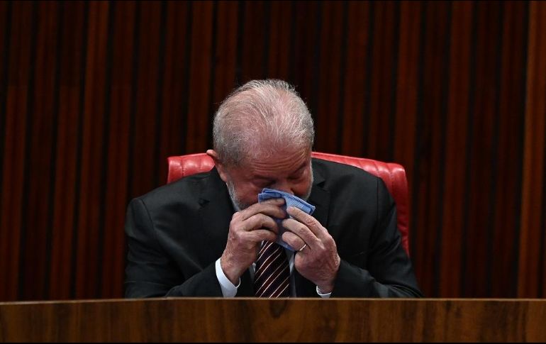 El mandatario electo debió interrumpir su discurso al no poder contener el llanto. EFE/A. Borges