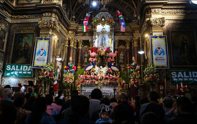 Hombres, mujeres y niños acudieronn a agradecer los favores recibidos. EL INFORMADOR/A. Navarro