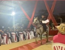 El caballo, de nombre Tormento, recibió un merecido homenaje tras el acompañamiento incondicional que me hizo al joven. ESPECIAL