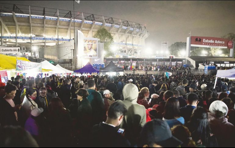 Fueron miles los afectados por la venta de boletos clonados en el Estadio Azteca. EL UNIVERSAL