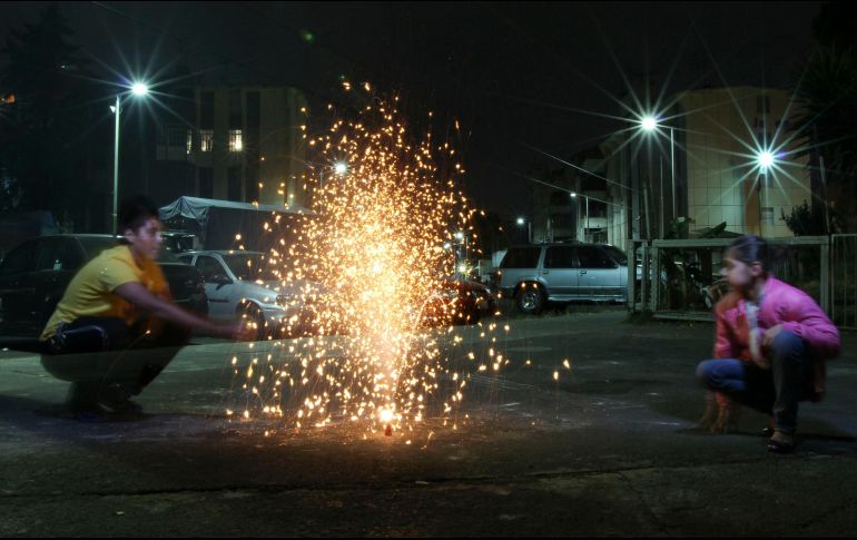 Es muy importante no permitir que los menores manipulen pirotecnia. EL INFORMADOR / ARCHIVO