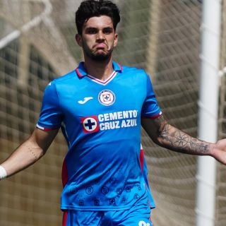 Debuta en Cruz Azul el sobrino de Eugenio Derbez