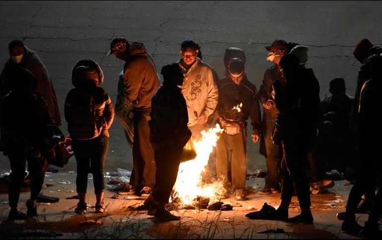 Es tiempo de fríos intensos, pero ello no detiene a los migrantes que esperan ser procesados y recibidos por el Gobierno de Estados Unidos. SUN