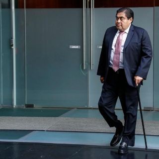 Miguel Barbosa: Diputados guardan un minuto de silencio por la muerte del gobernador de Puebla