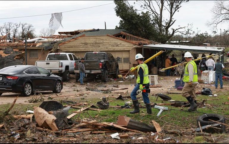 Reportan decenas de viviendas y negocios dañados y varias personas heridas en Dallas-Fort Worth. AP/R. Slezak