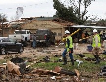 Reportan decenas de viviendas y negocios dañados y varias personas heridas en Dallas-Fort Worth. AP/R. Slezak