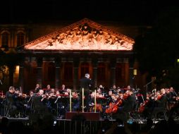 Aplauso tras aplauso, la orquesta dio prueba del buen recibimiento que le prodiga la gente en escenarios al aire libre.EL INFORMADOR / C. Zepeda